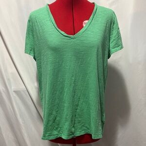 Universal Thread Women's V-Neck Short Sleeve Tee in Green